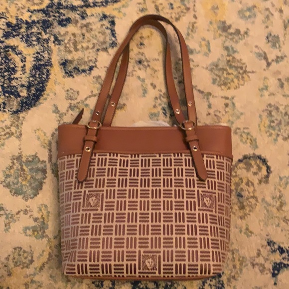 NWT AK Logo Pocket Tote - Picture 3 of 4